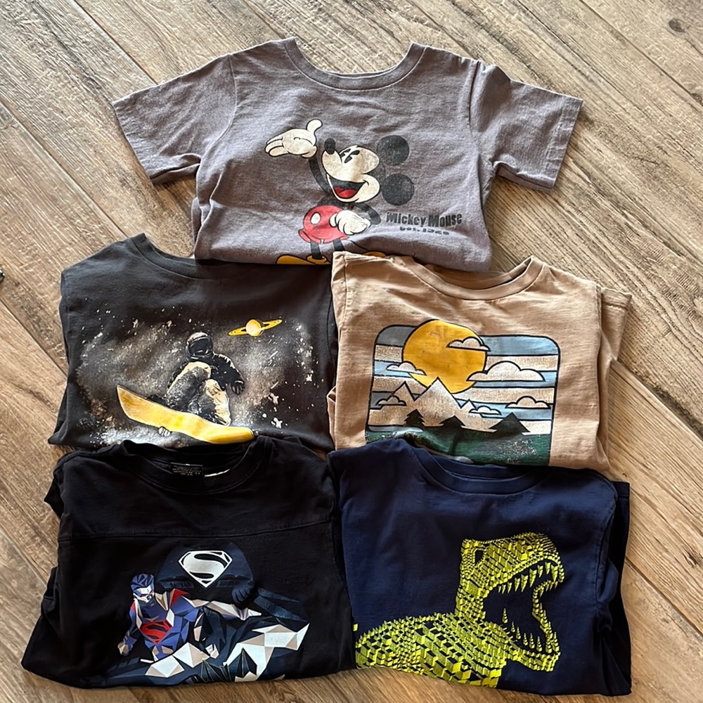 Bundle of 5 graphic T-shirts, sz 5/6